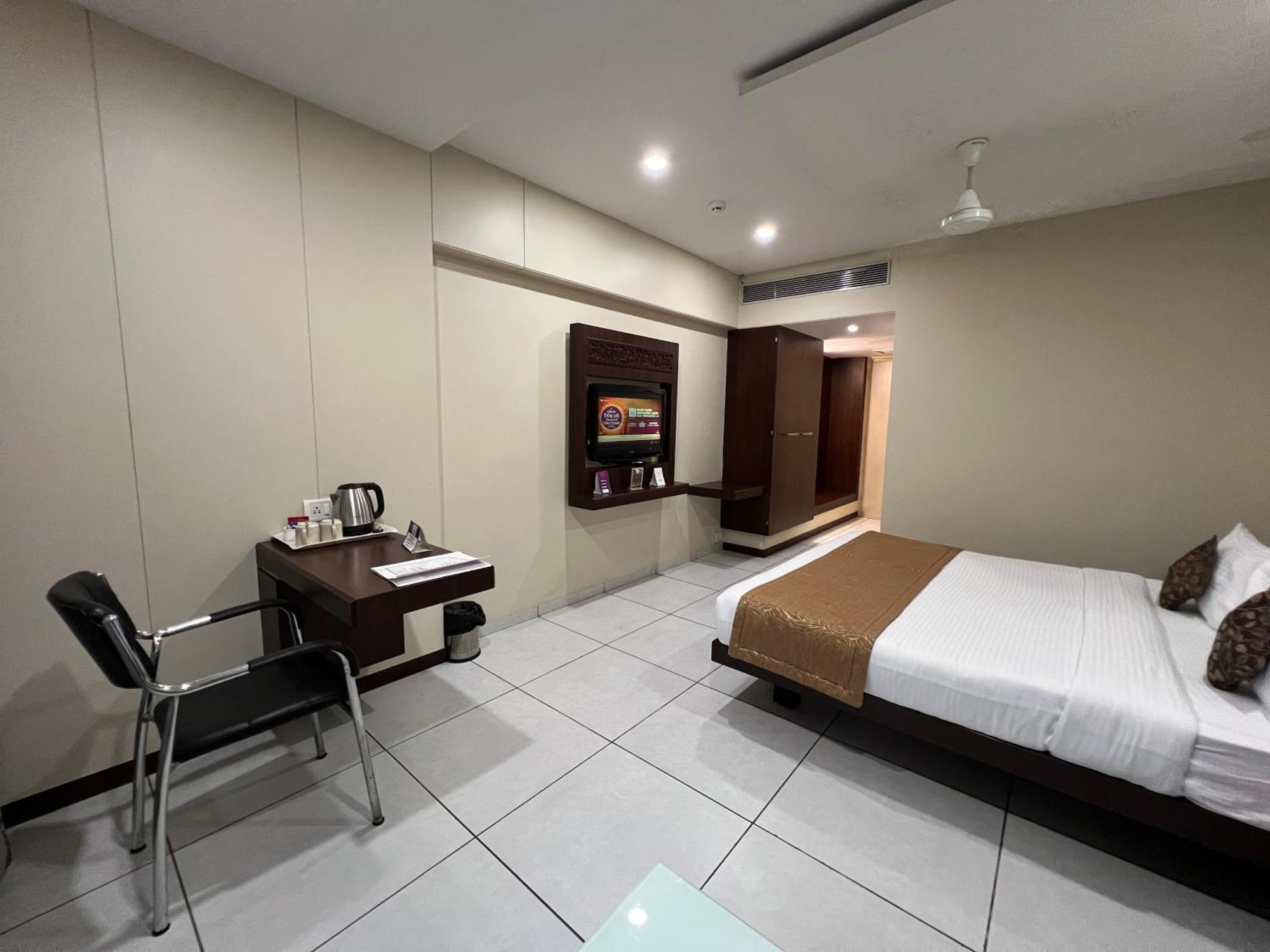 Отель Vits Shalimar, Ankleshwar Экстерьер фото