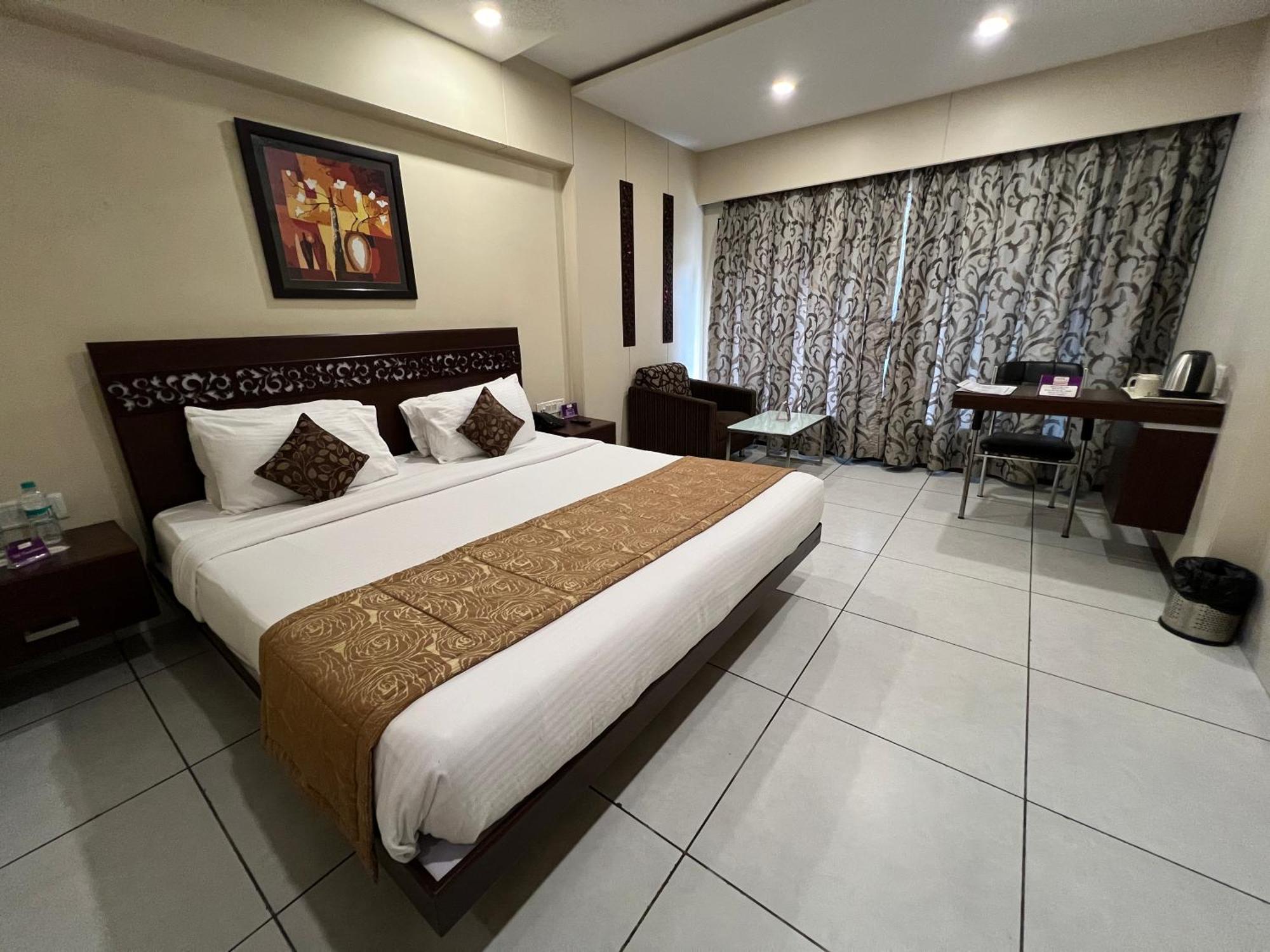Отель Vits Shalimar, Ankleshwar Экстерьер фото