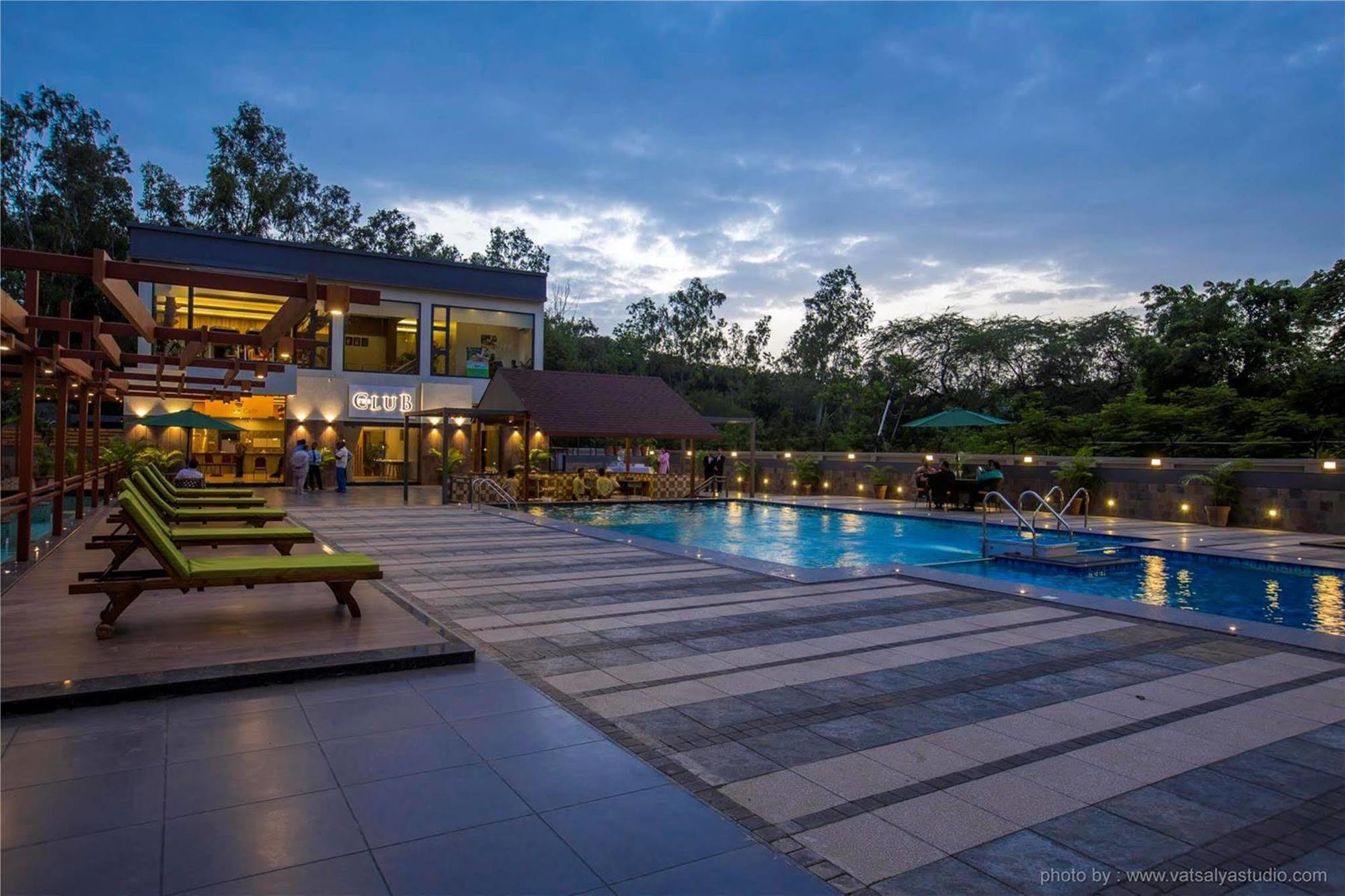Отель Vits Shalimar, Ankleshwar Экстерьер фото