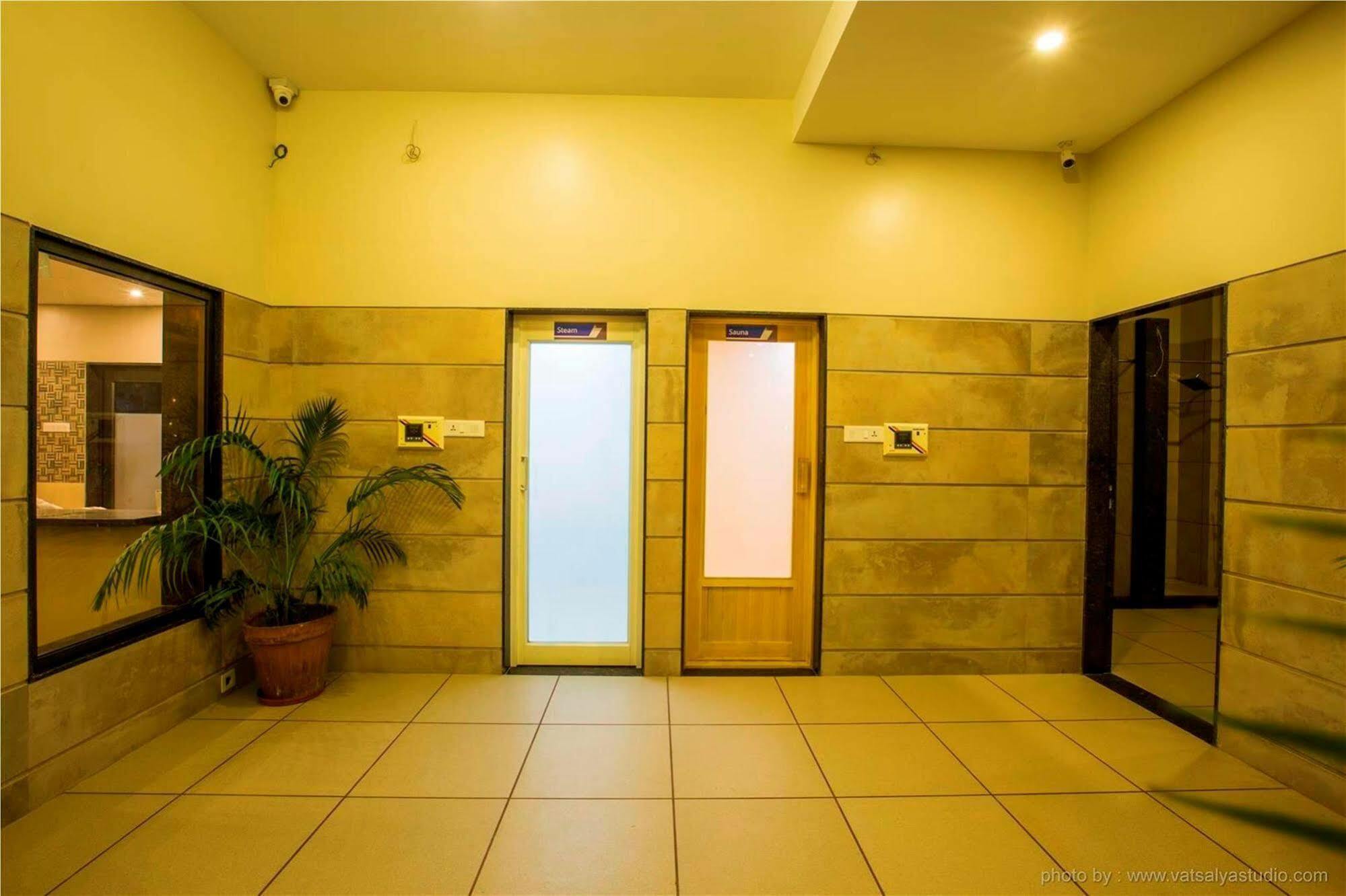 Отель Vits Shalimar, Ankleshwar Экстерьер фото