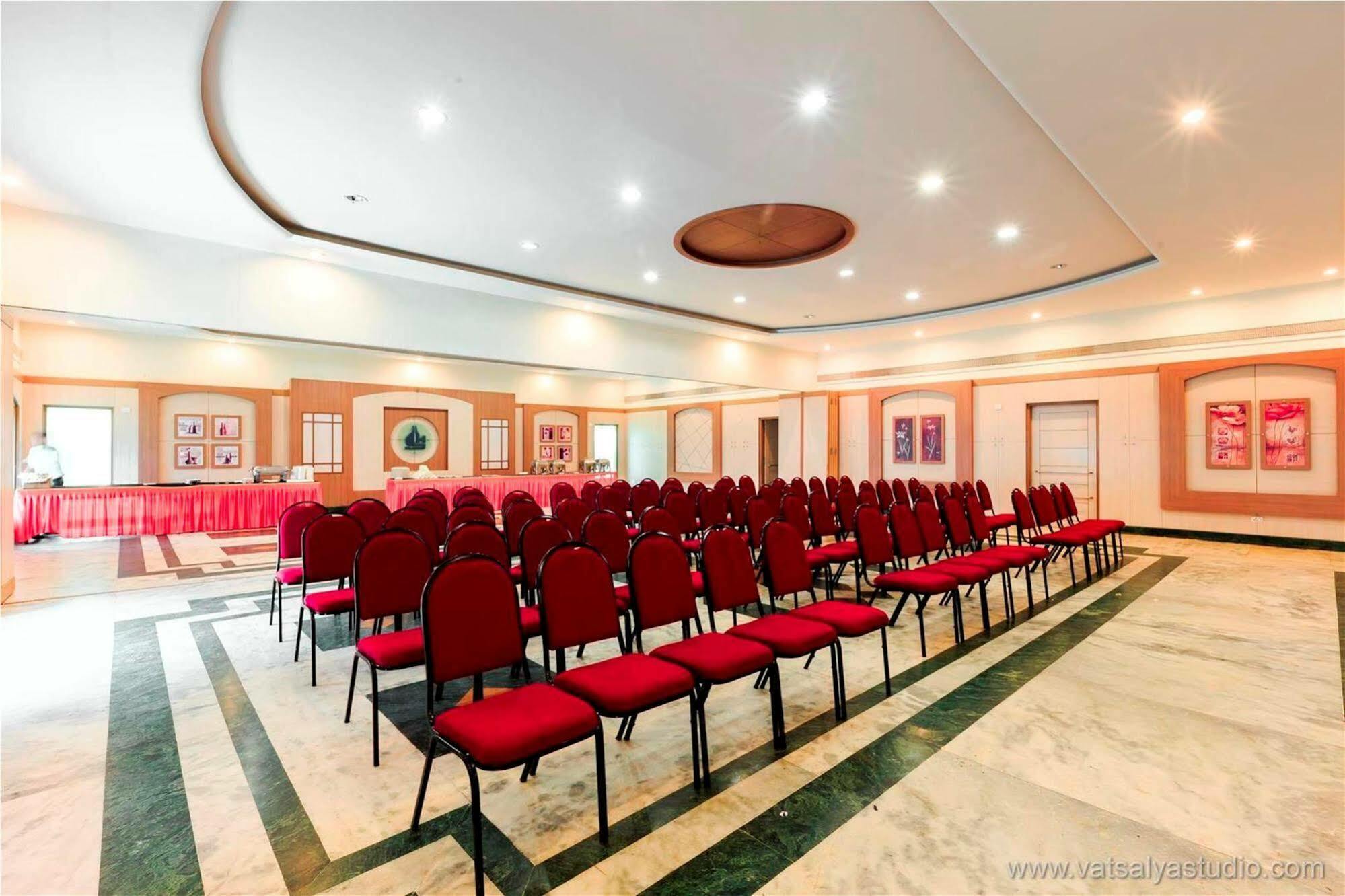 Отель Vits Shalimar, Ankleshwar Экстерьер фото