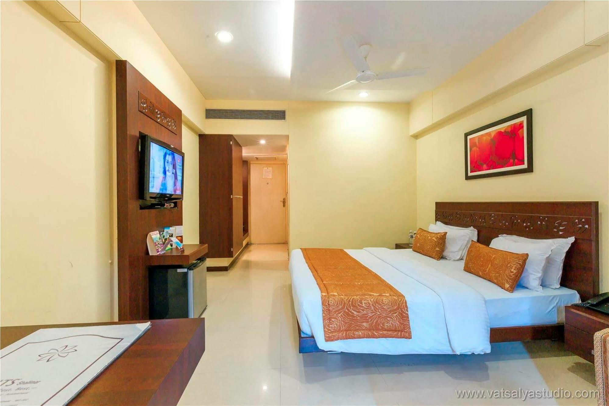 Отель Vits Shalimar, Ankleshwar Экстерьер фото