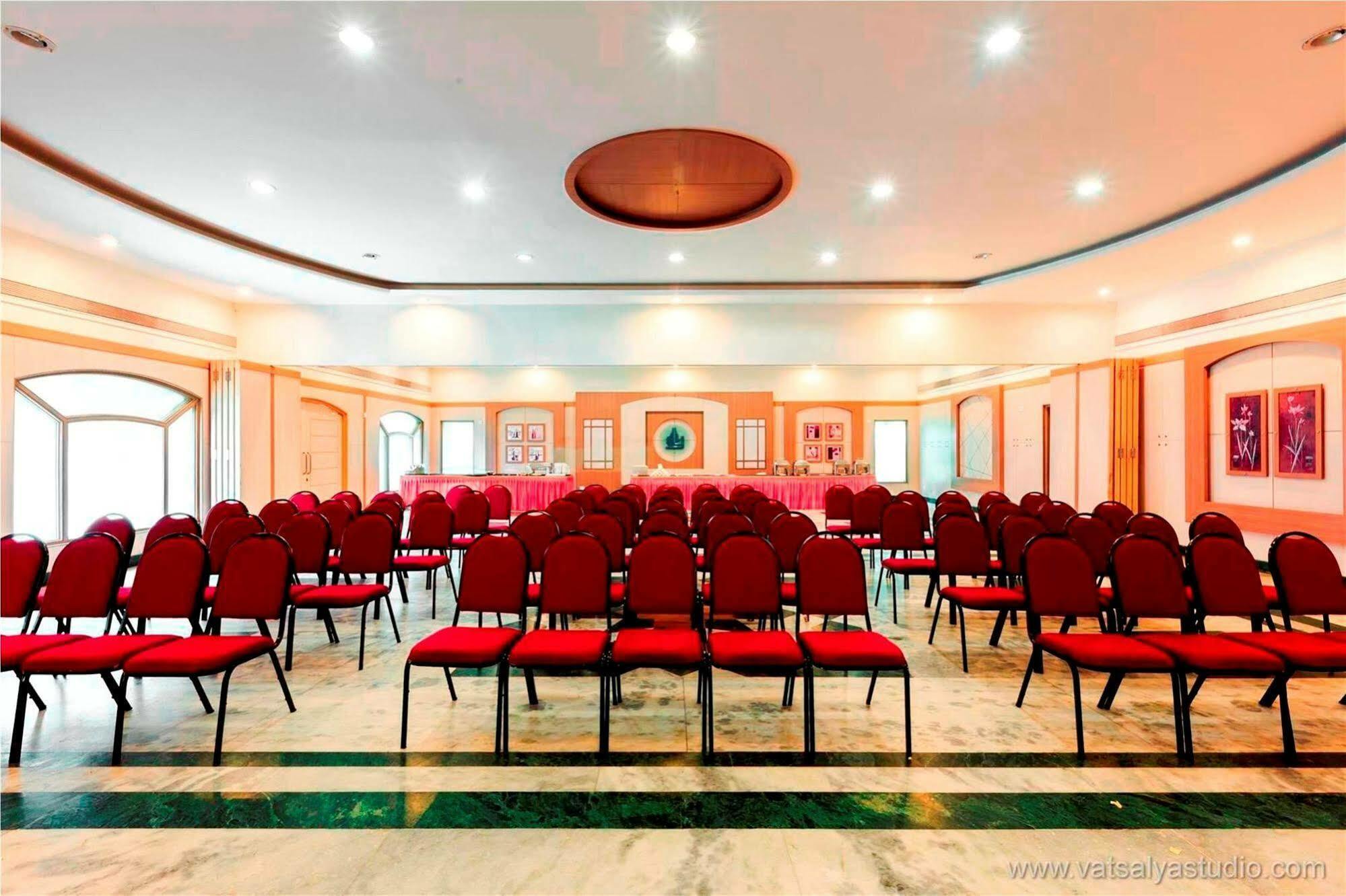 Отель Vits Shalimar, Ankleshwar Экстерьер фото